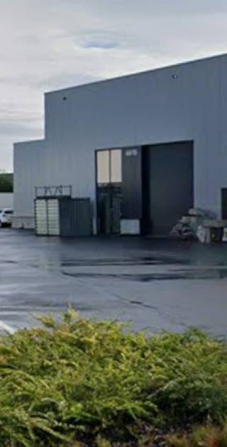 Magazijnruimte met een oppervlakte van 204 m² te huur, strategisch gelegen aan de Halfstraat 5 in Aartselaar. Deze functionele unit bevindtzich op...