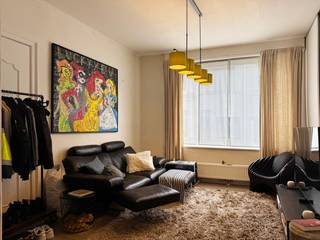 Deze woning is uitstekend gelegen in een rustige straat nabij het centrum van Gent, meerdere parken, openbaar vervoer, winkels en scholen alsook de aansluiting met de verbindingswegen: R4, E40,E17,...<br />De woning biedt tal van mogelijkheden dankzij de vele ruimtes en charmante elementen zoals bv de hoge plafonds.<br />Er is geen buitenruimte of garage bij de woning inbegrepen.<br /><br />Indeling:<br />GV: momenteel ingericht als aparte studio met woonkamer, keuken, apart toilet, slaapkamer met douche en wastafel.<br />1eV: momenteel ingericht als volgt: woonkamer met kitchenette, ruime slaapkamer, badkamer met douche, wastafel en toilet + voorziening wasmachine.<br />2eV: grote, eventueel verder in te richten of uit te breiden, zolderverdieping (vaste trap aanwezig).<br /><br />Voor meer info of bezoek: contacteer SARA - CENTER OFFICE: 0478 90 27 09.<br /><br />EPC: 688 kwh/m<sup>2</sup>/jaar - Label F - renovatieverplichting: JA.<br />Bruikbare vloeropp: 199 m<sup>2 </sup>(opgemeten volgens EPC).<br />Asbestattest: Niet asbestveilig: 1 asbestmaterialen - 0 Beperking - 1 uitsluiting.<br />Stedenbouwkundige inlichtingen: In aanvraag 18/03/2026.<br />