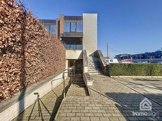 PLUSPUNTEN:+ handelsoppervlakte: 118 m²+ terras+ ideale locatie+ Bocholt centrum+ dichtbij winkels+ tegenover scholen+ voormalige...
