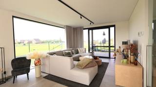 Deze prachtige, recent gebouwde woning combineert moderne luxe met een rustige, landelijke ligging en biedt alle comfort voor wie op zoek is naar...