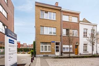 Op een absolute toplocatie in Leuven, vlak naast de campus van KU Leuven, Alma en het Stadspark, bevindt zich dit studentenhuis met 3 gevels...