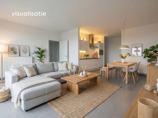 <strong>Recent (2019) instapklaar appartement met o.a. 2 slaapkamers, terras en autostaanplaats in het centrum van Turnhout. Conforme elektriciteit, E-peil E50 en asbestvrij.</strong><br />
<p><strong>Ligging:</strong> Centrale ligging in het centrum van Turnhout, met horeca, winkels, scholen, openbaar vervoer… op fiets- en wandelafstand. Ook de Nieuwe Kaai en het vennengebied liggen op enkele minuten van het appartement.</p>
<p><strong>Indeling: </strong>keuken, eetkamer, leefruimte, nachthal, eerste slaapkamer, badkamer, tweede slaapkamer, wasplaats, toilet, terras, ondergrondse autostaanplaats</p>
<p><strong>Omschrijving: </strong>Dit instapklare appartement (bouwjaar 2019) bevindt zich op de derde verdieping van Residentie Zomerlinde, midden in het centrum van Turnhout.</p>
<p>Via de inkomhal, waar voldoende ruimte is voor een kapstok of vestiairekast, betreedt u het appartement. De keuken, eetkamer en leefruimte vormen samen één ruime en open leefomgeving. De volledig uitgeruste keuken beschikt over een spoeltafel, keramische kookplaat, dampkap, combi-oven, koelkast met vriesvak en vaatwasser.</p>
<p>De leefruimte geniet van veel natuurlijk licht dankzij de brede raampartij over de volledige gevelbreedte. Het grote schuifraam geeft rechtstreeks toegang tot het zuidgericht terras.</p>
<p>Aansluitend bereikt u via de leefruimte de nachthal, die toegang biedt tot twee slaapkamers, een apart toilet, een wasplaats en de badkamer. De badkamer is uitgerust met een bad, douche en dubbele wastafel.</p>
<p>Daarnaast beschikt het appartement ondergronds over een privatieve staanplaats, waar u uw wagen steeds veilig en droog kan parkeren, evenals een praktische kelderberging. Beide zijn inbegrepen in de prijs.</p>
<p>De gemeenschappelijke kosten (provisie) bedragen €94,93/maand. Verder is de residentie voorzien van een collectief verwarmingssysteem op gas, waarbij uw persoonlijk verbruikt wordt opgemeten door een privatieve meter, zodat u enkel betaalt voor uw eigen verbruik.</p>
<p>Bijzondere informatieplicht: in aanvraag</p>