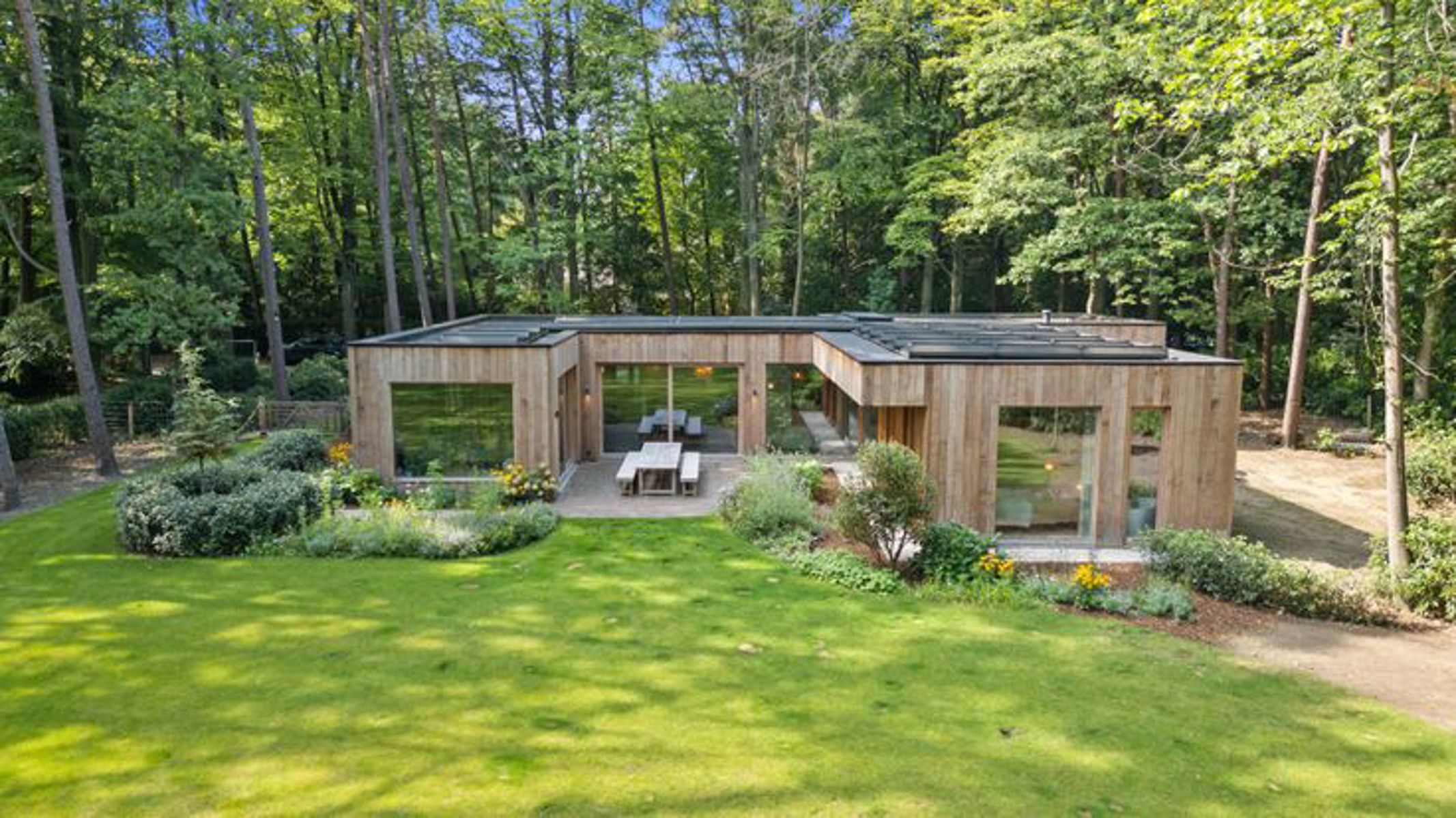 Uitzonderlijke nieuwbouwvilla in rustige en groene omgeving - foto 2