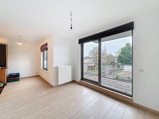 Dit aangename 1-slaapkamerappartement is rustig gelegen in Ninove, terwijl het centrum, winkels en openbaar vervoer zich op korte afstand bevinden...