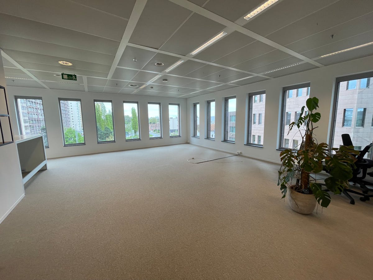  Gemeubelde kantoren (367m²) te huur bij op- &amp; afrit E17/E40 - foto 5