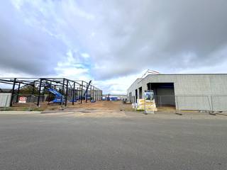 Ontdek Uw Ideale Bedrijfslocatie! Een nieuwe bedrijvenzone, strategisch gelegen in de Emiel Clausstraat 37a in Sint-Eloois-Vijve. Deze zone biedt...