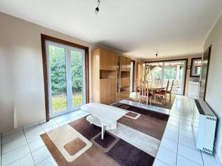 Deze gezellige vakantiewoning ligt op een volledig omheind perceel van 16 are 38 ca, waardoor privacy en veiligheid gegarandeerd zijn. Het is...