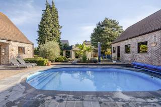 Layout as follows:- Entrance hall with guest toilet- Access to the office space through the entrance hall.- Large living space with lots of light...