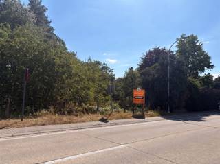 <p>Mooie en rustig gelegen bouwgrond voor halfopen bebouwing!</p><p>Een prachtig perceel bouwgrond van 12 are 48 nabij het centrum van Tremelo.<br />Lot 3 en 3A op het plan.</p><p>Bouwdiepte: 15 m op het gelijkvloers en op 12 m op verdieping<br />Bouwbreedte 8,5 m</p><p>Wens je een gratis schatting? Vergeet dan zeker geen contact met ons op te nemen!</p><p>Wil jij hier je nieuwe thuis bouwen? Mail dan naar info@future-home.be of bel ons op 016 90 10 21.</p><p>Woongebied, Verkavelingsvergunning, Geen vergunning, Geen voorkooprecht, Geen dagvaarding</p>
