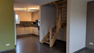 Ruim 3 slaapkamer appartement op 1e verdieping met centrale ligging. Vlakbij Leuven, dichtbij autosnelwegen (E314 - E40) en op wandelafstand van...