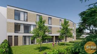 AALST – Dit nieuwbouwappartement van 88 m² maakt deel uit van het project ELVIRE, een kleinschalige residentie van acht appartementen. <br /><br />Het project is gelegen in een groene randomgeving, op korte afstand van het centrum van Aalst. Deze woonst bevindt zich op het gelijkvloers (0.2) en beschikt over een terras van 18 m² en 70 m² tuin. Het telt twee slaapkamers en een leefruimte van 38 m² met een open keuken.<br /><br />De volledige binnenafwerking: waaronder keuken, vloerbekleding en beide badkamers, kan nog door de koper worden bepaald. Beide badkamers zijn voorzien van een douche en wastafel(s), maar kunnen verder volledig naar eigen voorkeur worden ingericht.<br /><br />Het gebouw wordt ontwikkeld met aandacht voor energiezuinigheid: dankzij vloerverwarming met warmtepomp, aluminium schrijnwerk en ventilatiesysteem D. <br />In de ondergrondse verdieping zijn een gemeenschappelijke fietsenstalling en 11 autostaanplaatsen voorzien. De parkeerplaatsen kunnen afzonderlijk worden aangekocht aan 25.000 euro per staanplaats.<br /><br />De oplevering is voorzien tegen Q1 2027. Dit appartement kan, mits voldaan aan de voorwaarden, worden aangekocht aan het verlaagde btw-tarief van 6%.<br /><br />Bent u op zoek naar een nieuwbouwappartement met tuin op een centrale locatie? <br />Inkijk bouwplannen en bespreking dossier op kantoor na afspraak: 053/60.65.60