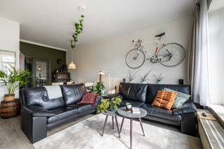 Dit charmante appartement op de Paleisstraat 82 in Antwerpen biedt een comfortabele woonervaring met twee slaapkamers en een gunstige EPC-score...