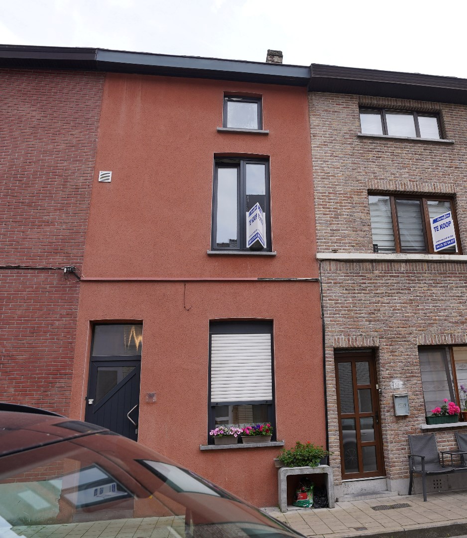 Relatief instapklare woning met 4 slpk en 2 badk, koer en terras - foto 1