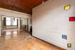 Te renoveren 2 à 3 slaapkamer interbellumwoning te Groenenhoek!Deze ruwe diamant naar het ontwerp van architect Robert Soebert, met topligging in de...