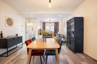 BEZOEKMOMENT ENKEL OP AFSPRAAK OP 18/12 TUSSEN 16U & 18UOntdek deze instapklare en charmante woning in het hart van Hamme, waar comfort, ruimte en...