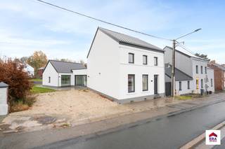 Hamme-Mille: Volledig gerenoveerde woning met 4 slaapkamers en ruime tuinDeze instapklare woning aan de Chaussée de Louvain 80 werd volledig...