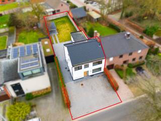 Ligging:Deze woning is centraal gelegen in het centrum van Hoogstraten. Alle voorzieningen zoals winkels, scholen, horeca en openbaar vervoer...