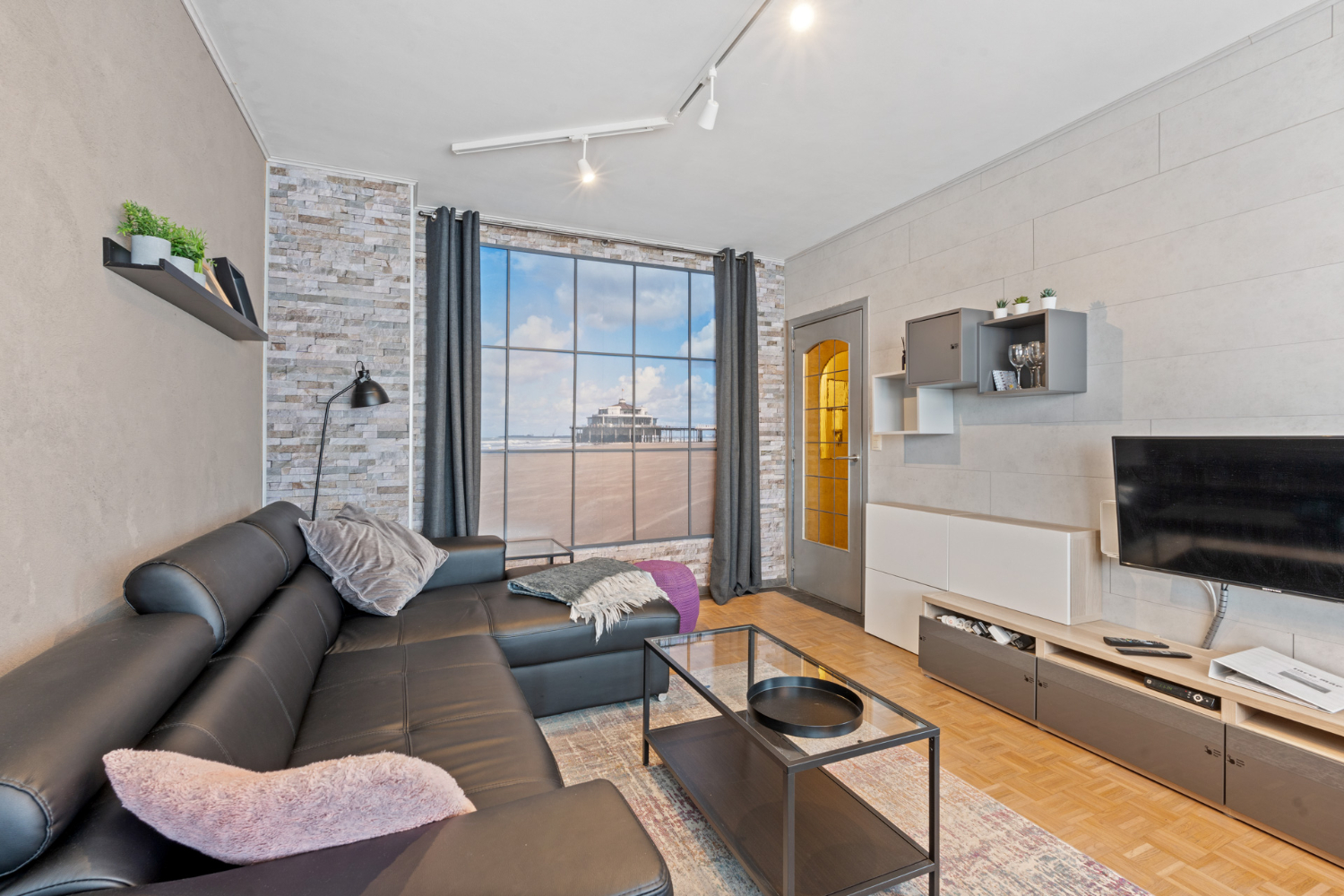 Prachtig gerenoveerde studio pal in hartje Blankenberge op een steenworp van het strand. - foto 5