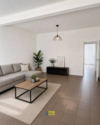 <p><span>Dit verzorgd gelijkvloers appartement aan de Keizershoevestraat 25 in Wilrijk biedt een aangename combinatie van comfort, ruimte en een gezellige buitenruimte.</span></p><p><span>Het appartement beschikt over een ruime en lichtrijke woonkamer, een praktisch ingerichte keuken met voldoende kastruimte en ingebouwde toestellen, één slaapkamer met uitgebreide opbergmogelijkheden en een moderne badkamer met inloopdouche, lavabo en toilet.</span></p><p><span>Daarnaast is er een aparte bergruimte met aansluiting voor een wasmachine.</span></p><p><span>Een absolute troef is de aangename private tuin met terras, waar u in alle rust van de buitenlucht kunt genieten.</span></p><p><span>Dankzij de verzorgde afwerking, praktische indeling en fijne buitenruimte is dit appartement ideaal voor wie comfortabel wil wonen in Wilrijk.</span></p>