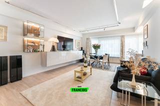 Welkom in uw nieuwe droomhuis, gelegen in het hart van het prachtige Oostende! Dit schitterende appartement op de vierde verdieping biedt een...