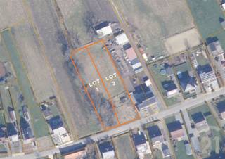 <p>Mooie bouwgrond( lot 1a en 1b) te koop in Begijnendijk!<br /><br />Een prachtig perceel bouwgrond voor open bebouwing van 19are 32ca. Landelijk en in het groen.<br />Goede bereikbaarheid richting Aarschot en kortbij het centrum van Begijnendijk.<br /><br />Bouwbreedte: +/- 12,47 m<br />Bouwdiepte: 15 m op gelijkvloers en 12 m op verdieping<br /><br />Wil jij hier je nieuwe thuis bouwen? Mail dan naar info@future-home.be of bel ons op 016 90 10 21.<br /><br />Woongebied landelijk karakter en agrarisch gebied, Geen Vergunning, Geen Voorkooprecht, Geen dagvaarding, Verkavelingsvergunning</p>