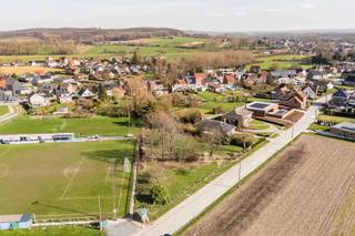 TE KOOP GERAARDSBERGEN<br />Op zoek naar een mooi gelegen “bouwperceel” (voor open bebouwing) met een totale oppervlakte van 3497m2 met aansluitend weilanden.<br /><br />Wij bieden in één geheel onderstaande 3 percelen aan als “bouwperceel” <br />Perceel 1 : A179C, bouwgrond, 1335 m2 <br />Perceel 2 : A179B, weiland, 749 m2 <br />Perceel 3 : A180, weiland, 1413 m2<br /><br />- geen bouwverplichting <br />- niet gelegen in verkaveling<br />- totale lengte aan de straat bedraagt +- 72 m <br />- geen overstromingsgevoelig gebied <br />- vrij van gebruik, geen pacht e.d. <br />- percelen worden niet afzonderlijk verkocht <br />- op 850 m van treinstation van Moerbeke met vlotte verbinding naar o.a. Brussel, <br />- op 900 m van marktplein van Moerbeke met supermarkt, bakkers, … <br /><br />Voor bijkomende info (kadasters, bodemattesten, VGI, VIP, bouwvoorschriften), contacteer Katrien: 0473.42.76.99 of via mail op katrien @cornelis-goeman.be <br />Vermelde afmetingen zijn informatief en niet bindend.