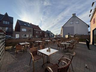 Dit unieke handelspand, gecombineerd met een apart 2-slaapkamerappartement, bevindt zich op loopafstand van het centrum van Mol. De locatie...