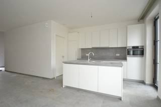 Energiezuinige woning met leuke tuin. Deze woning is gelegen in een kleinschalig project en nabij verschillende invalswegen. De indeling is als...