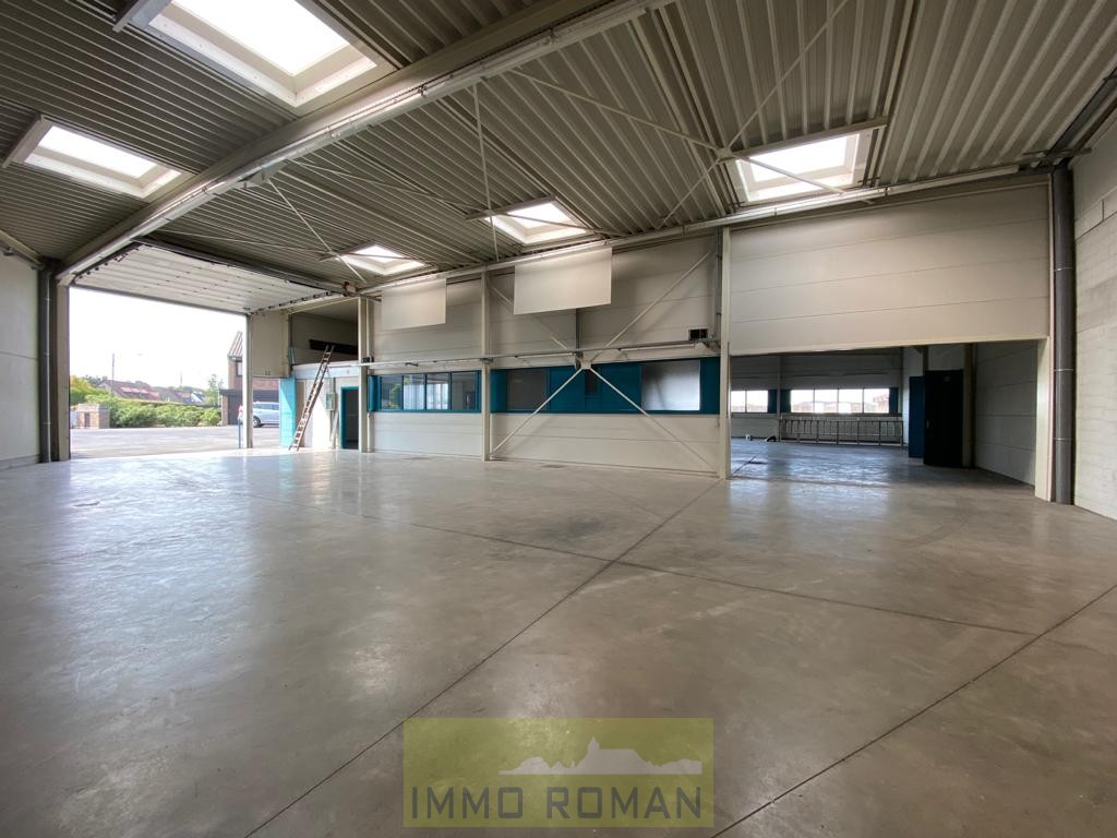 Woonhuis met 2 loodsen, burelen en woning te Waregem! - foto 4