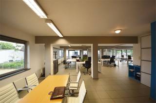 Op een strategische topligging aan de stadsrand, langsheen de Kareelstraat en in directe nabijheid van de E40, bevindt zich deze...