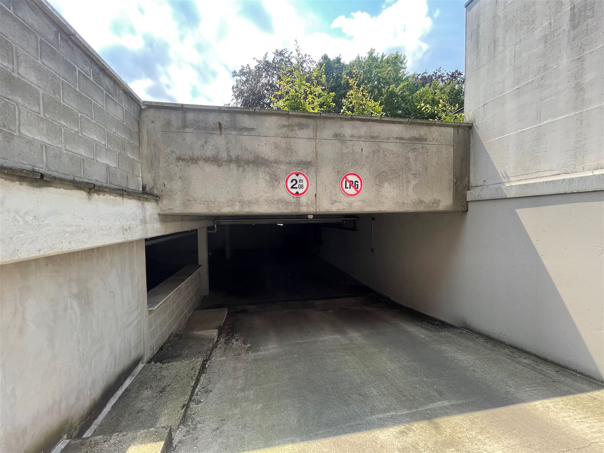 Zes ondergrondse staanplaatsen nabij het centrum! - foto 4
