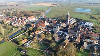 Handelspand met loods en woonst te koop in RoesbruggeOver de woning:In het hart van Roesbrugge vindt u dit uitzonderlijke handelspand met loods én...
