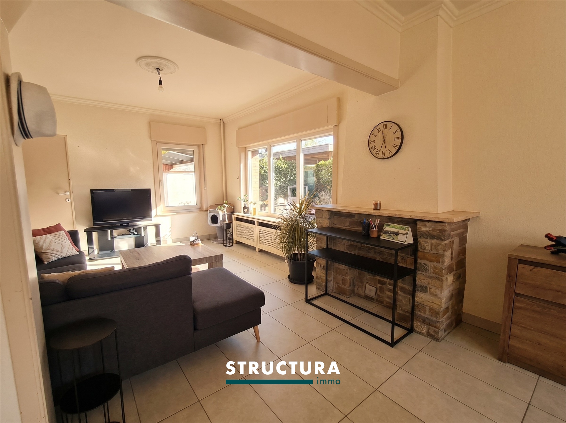 Woning met 3 staanplaatsen en tuin - foto 3