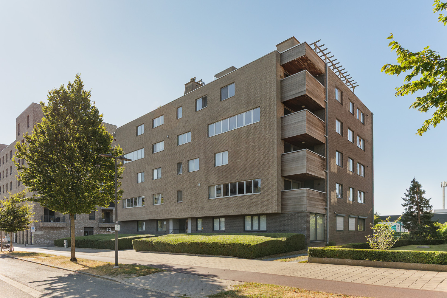 Ruim en lichtrijk 3-slaapkamerappartement (EPC B!) met 2 terrassen met optionele autostaanplaats te Wilrijk - foto 1