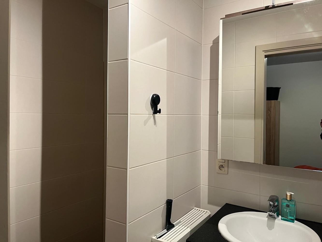 Instapklaar appartement op het gelijkvloers met 1 slaapkamer, gunstig gelegen nabij het station en het centrum van Mol. - foto 5