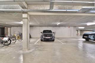 Op zoek naar een zorgeloze investering of een praktische parkeeroplossing in het centrum van Beveren?<br /><br />Deze ondergrondse autostaanplaats combineert een uitstekende ligging met een onmiddellijk rendement. De parking bevindt zich in de ondergrondse garage van Residentie Prosper Park, gelegen in de Prosper Van Raemdonckstraat, op wandelafstand van het winkeldorp van Beveren.<br /><br />De autostaanplaats is zowel interessant voor investeerders die hun portefeuille willen uitbreiden als voor particulieren die op zoek zijn naar een eigen parkeerplaats in het centrum.<br /><br />Voor meer informatie of een bezoek ter plaatse kunt u ons contacteren via verkoop@homevast.be of telefonisch op 03 344 77 44.
