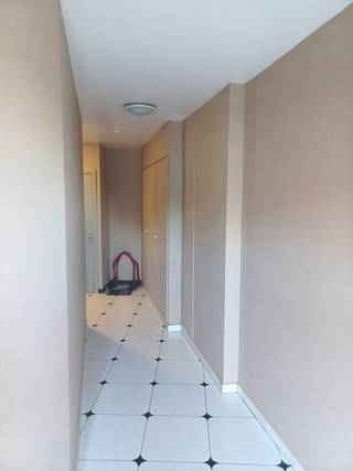 <p>TE KOOP: opbrengsteigendom met 3 appartementen op een perceel van 190 m², gelegen te Zandbergen, met vlotte verbinding naar Ninove en Geraardsbergen.</p>
<p>Deze opbrengsteigendom is een ideale investering voor wie op zoek is naar een project met direct rendement! Alle appartementen zijn reeds geruime tijd verhuurd aan betrouwbare huurders.</p>
<p>Oppervlakte appartementen:</p>
<p>Gelijkvloers: 87 m² (1 slaapkamer, groot terras en garage)</p>
<p>Verd. 1: 95 m² ( 2 slaapkamers + groot terras)</p>
<p>Verd. 2: 66 m² ( 1 slaapkamer)</p>
<p>Meer info beschikbaar op kantoor.</p>
<p>Contacteer ons via email: steven@denderimmo.be of telefonisch op nr 054 50 16 50</p>
<p><br /><br /></p>