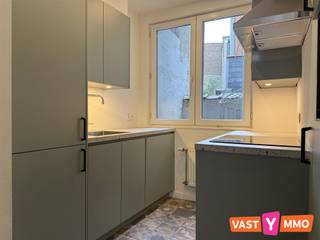Dit gezellig appartement (75m²) bevindt zich in het midden van het bruisende centrum van Antwerpen - een absolute toplocatie! Indeling:Inkomhal met...