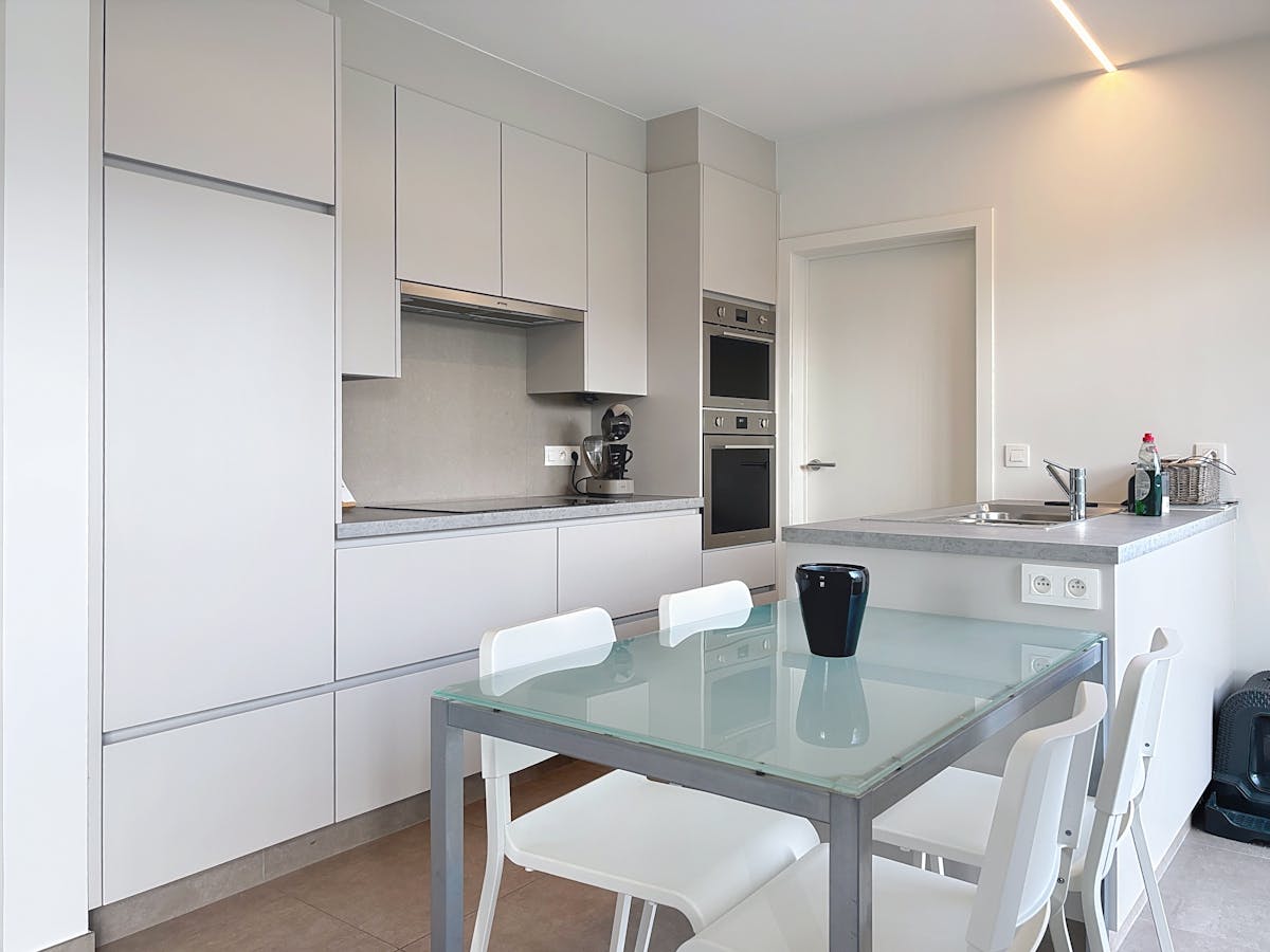 Ruime woning met 4 slaapkamers, tuin en garage te huur. - foto 5