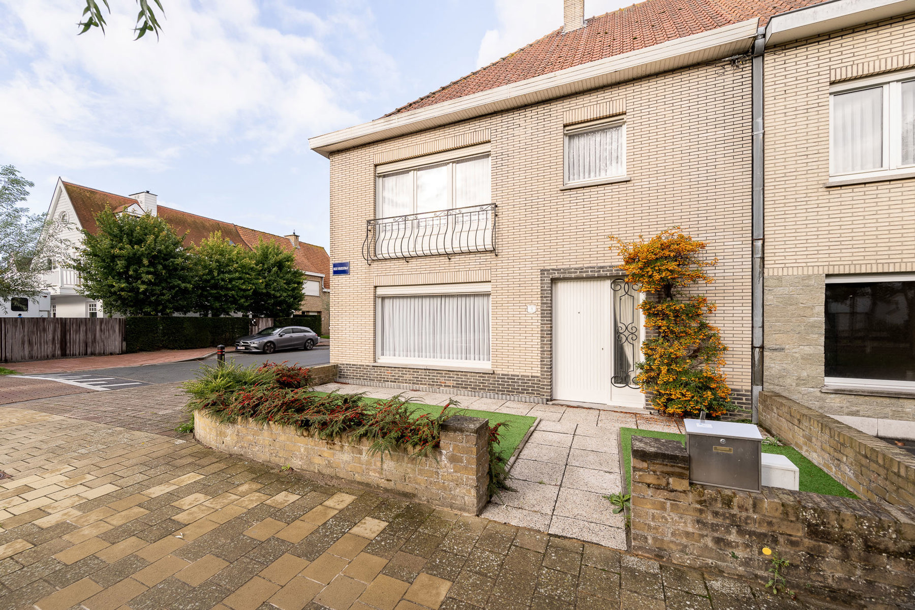 Te renoveren hoekwoning met zeer veel potentieel - foto 3