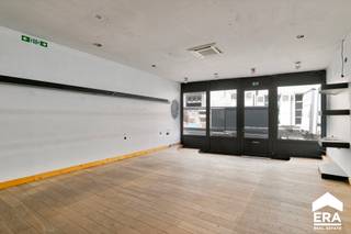 Diest : Handelspand te koop met woonst en tuinDit karaktervolle handelspand met bovenliggende woonst is gelegen in het centrum van Diest, in het...