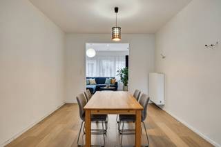 Discover this spacious and ready-to-move-in house with a living area of 220m² in Deurne. This building combines contemporary living comfort with...