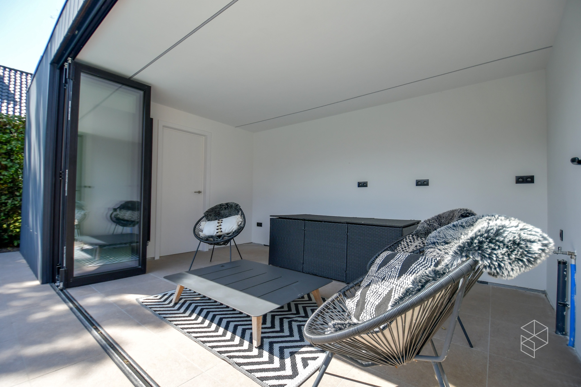 GROTE (254m²) instapklare gezinswoning met 4 slaapkamers, zwembad en poolhouse - foto 5
