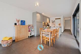 Interessant 3-slaapkamer appartement met patio, leuk terras en privétuintje.Het appartement is gelegen op een heel gunstige locatie langsheen de...