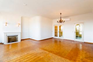 Dit instapklaar appartement van ca 97 m² is ideaal gelegen in de rustige wijk Valaar in Wilrijk. Op wandelafstand bevinden zich supermarkten,...