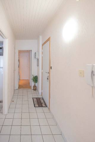 TE KOOP OOSTENDEVernieuwd en volledig instapklaar appartement met 2 slaapkamers op de 4e v (lift) .INDELING:• Inkomhal, lichtrijke woonkamer,...