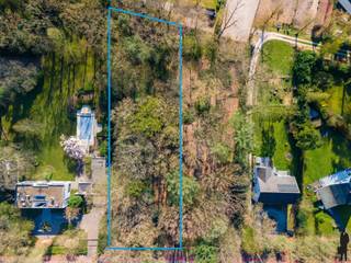 Gunstig gelegen bouwperceel van ca. 3.105m² met zuid-oost oriëntatie.BOUWVOORSCHRIFTEN:- Maximale bebouwde oppervlakte: 10% perceelsoppervlakte...