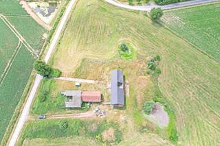 Een uitzonderlijke casco woning gelegen in het landelijke Lo-Reninge, midden in het groen op een prachtig perceel van 2 hectare. Deze woning...