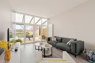 Gerenoveerde rijwoning met 2 SLK en zuidgerichte tuinGoedgelegen, mooi gerenoveerde en instapklare rijwoning met 2 ruime slaapkamers en een...