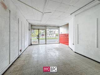 Ground floor commercial space with storefront – JetteDiscover this robust commercial space conveniently located in Jette. With a usable area of...